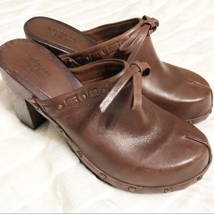 American Eagle Faux Leather Clog Heels (size9)